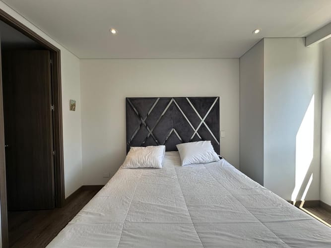 Apartamento de 2 alcobas en arriendo en El Poblado, Medellín, 95 m² · foto 10 de 19
