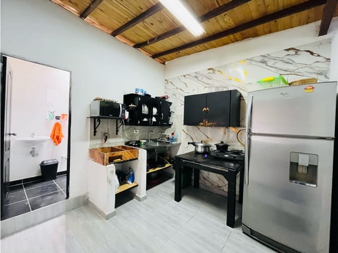 Casa de 6 alcobas en venta en Cabañas, Bello, 250 m² · foto 3 de 16
