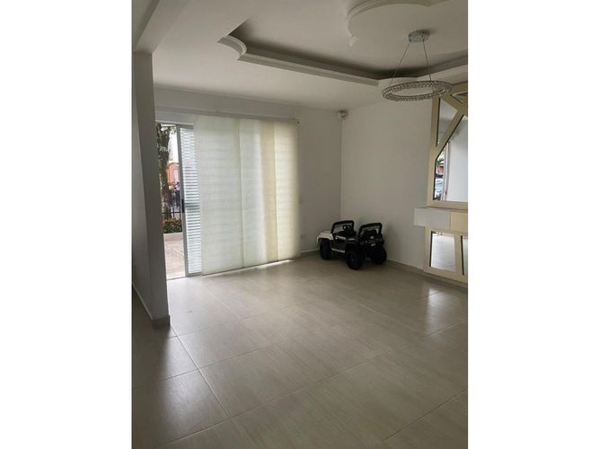 Casa de 5 alcobas en venta en La Hacienda, Cali, 160 m² · foto 2 de 24