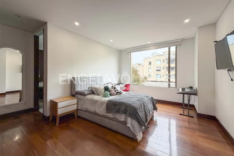 Apartamento de 3 alcobas en venta en Cerros De Niza, Bogotá, 274 m² · foto 10 de 20