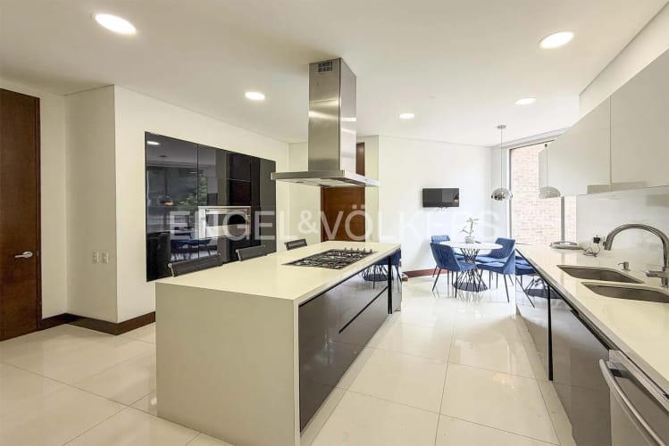 Apartamento de 3 alcobas en venta en Cerros De Niza, Bogotá, 274 m² · foto 8 de 20