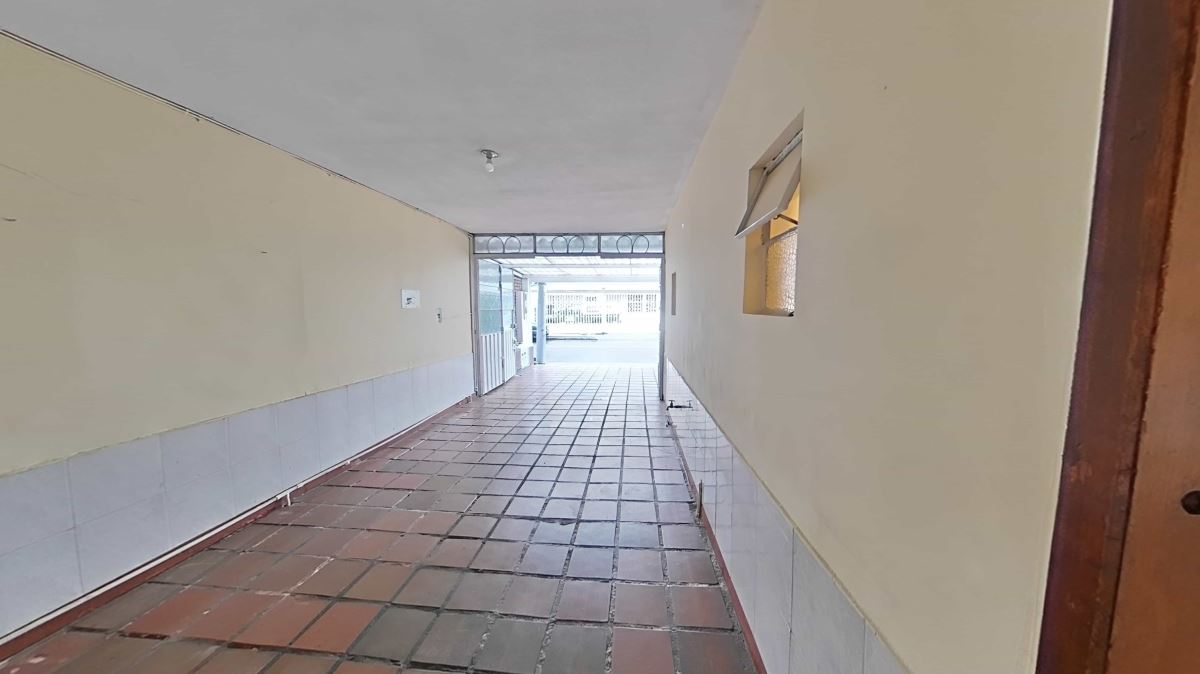 Casa en venta en Santa Isabel, Bogotá · foto 3 de 24