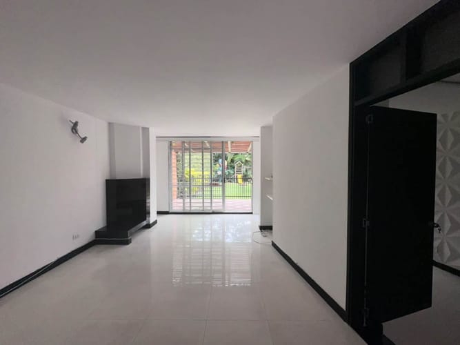 Casa en arriendo en El Poblado, Medellín · foto 2 de 20