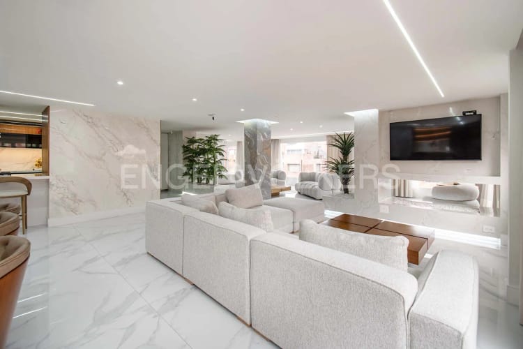 Apartamento de 4 alcobas en venta en La Carolina, Bogotá, 401 m² · foto 3 de 15