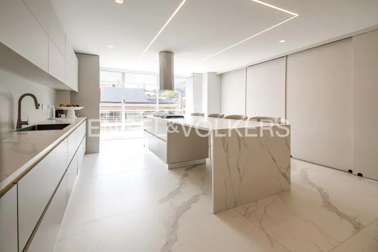 Apartamento de 4 alcobas en venta en Chicó Navarra, Bogotá, 327 m² · foto 19 de 24