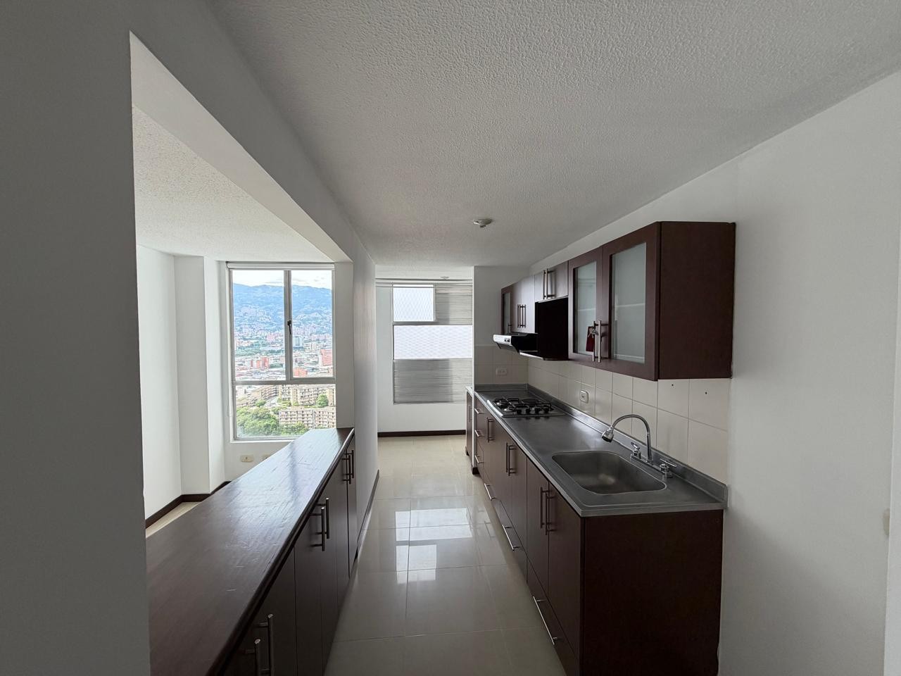 Apartamento de 3 habitaciones en arriendo en Loma de San Julian, Medellín — imagen 1 de 23