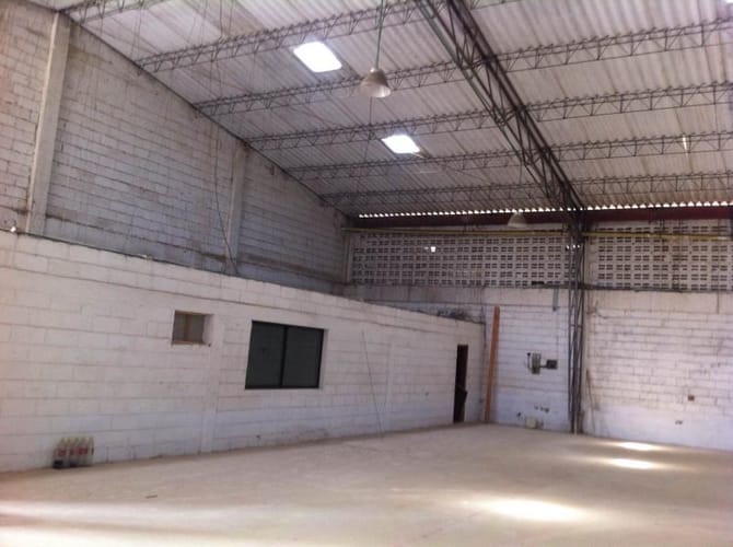Bodega en arriendo en Villa San Pedro I, Barranquilla, 800 m² · foto 2 de 12