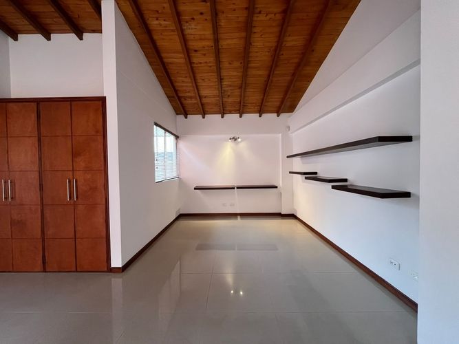 Casa de 3 alcobas en arriendo en Mesa, Envigado, 250 m² · foto 7 de 20