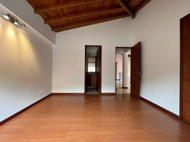 Casa de 3 alcobas en arriendo en Mesa, Envigado, 250 m² · foto 13 de 20