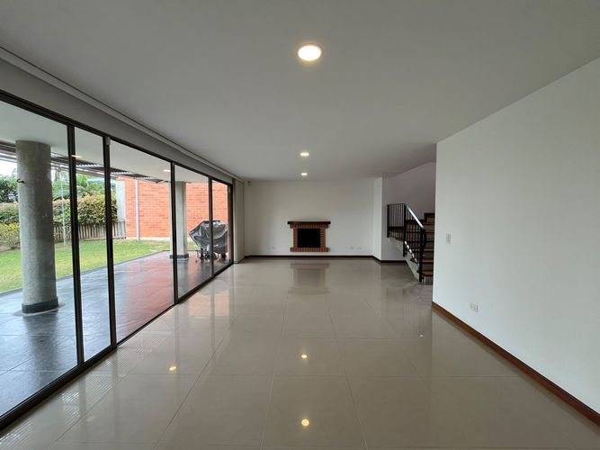 Casa de 3 alcobas en arriendo en Mesa, Envigado, 250 m² · foto 5 de 20