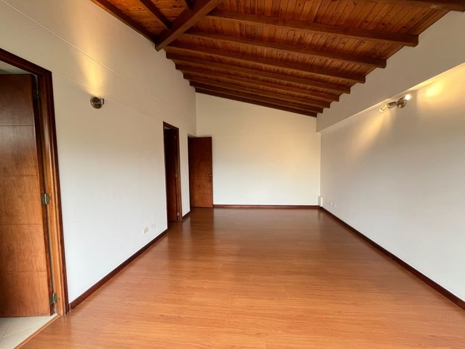 Casa de 3 alcobas en arriendo en Mesa, Envigado, 250 m² · foto 9 de 20