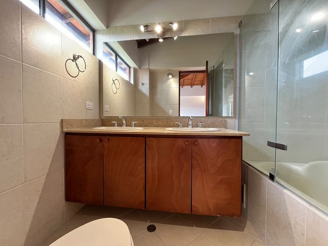 Casa de 3 alcobas en arriendo en Mesa, Envigado, 250 m² · foto 18 de 20