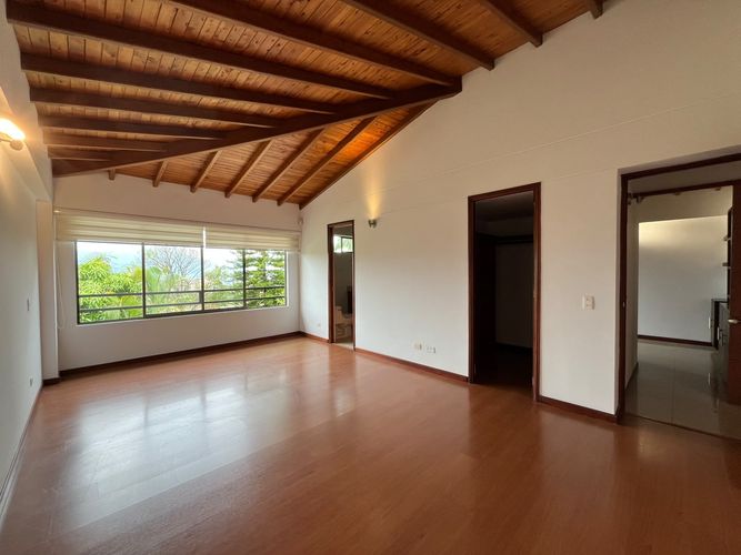 Casa de 3 alcobas en arriendo en Mesa, Envigado, 250 m² · foto 10 de 20