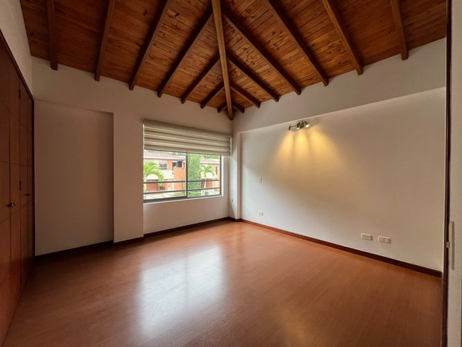 Casa de 3 alcobas en arriendo en Mesa, Envigado, 250 m² · foto 11 de 20