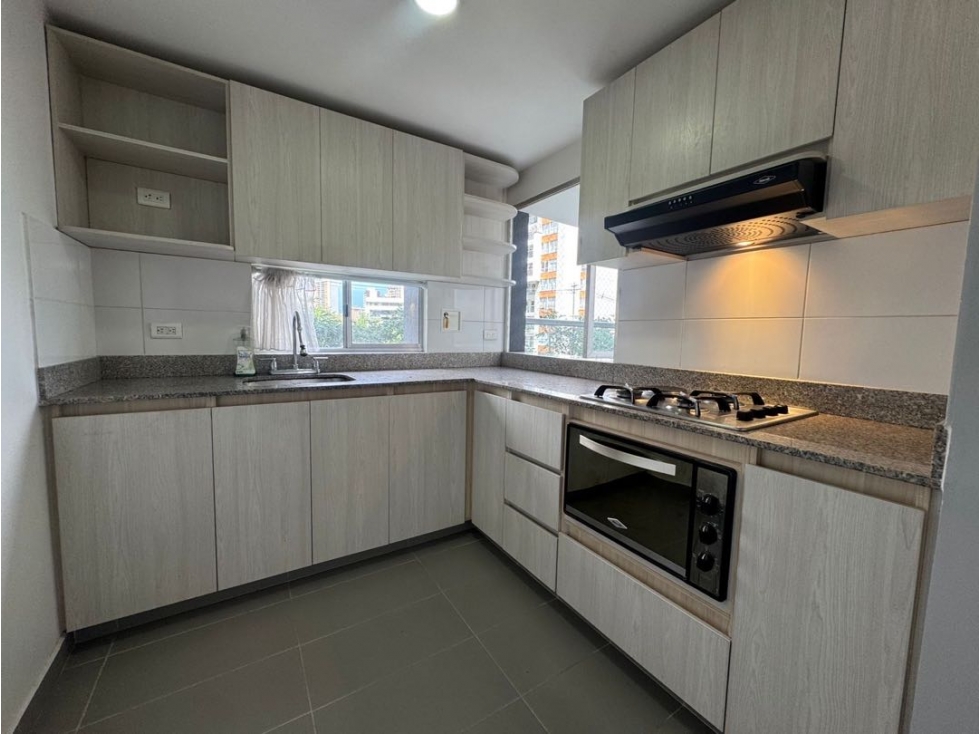 Apartamento en venta en Loma De Los Bernal, Medellín · foto 2 de 14