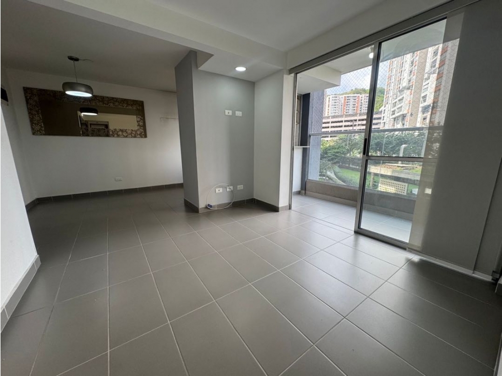 Apartamento en venta en Loma De Los Bernal, Medellín · foto 4 de 14