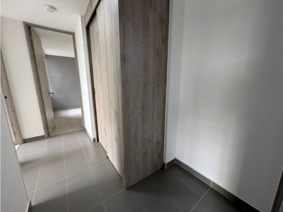 Apartamento en venta en Loma De Los Bernal, Medellín · foto 7 de 14