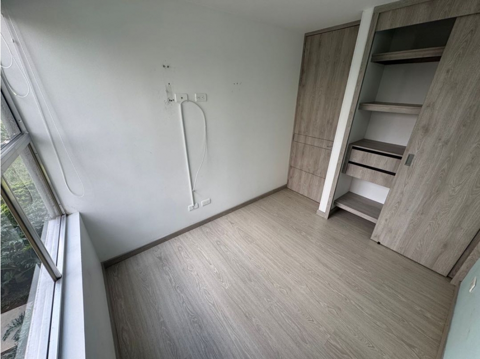 Apartamento en venta en Loma De Los Bernal, Medellín · foto 8 de 14