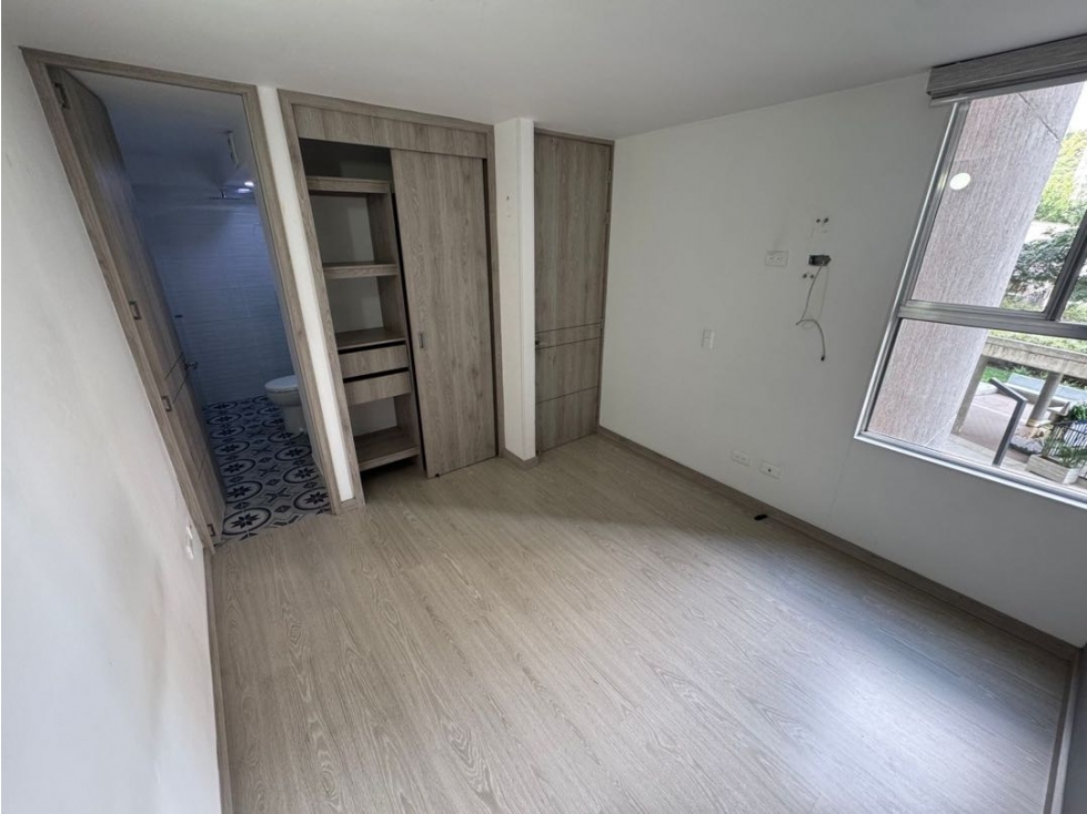 Apartamento en venta en Loma De Los Bernal, Medellín · foto 9 de 14