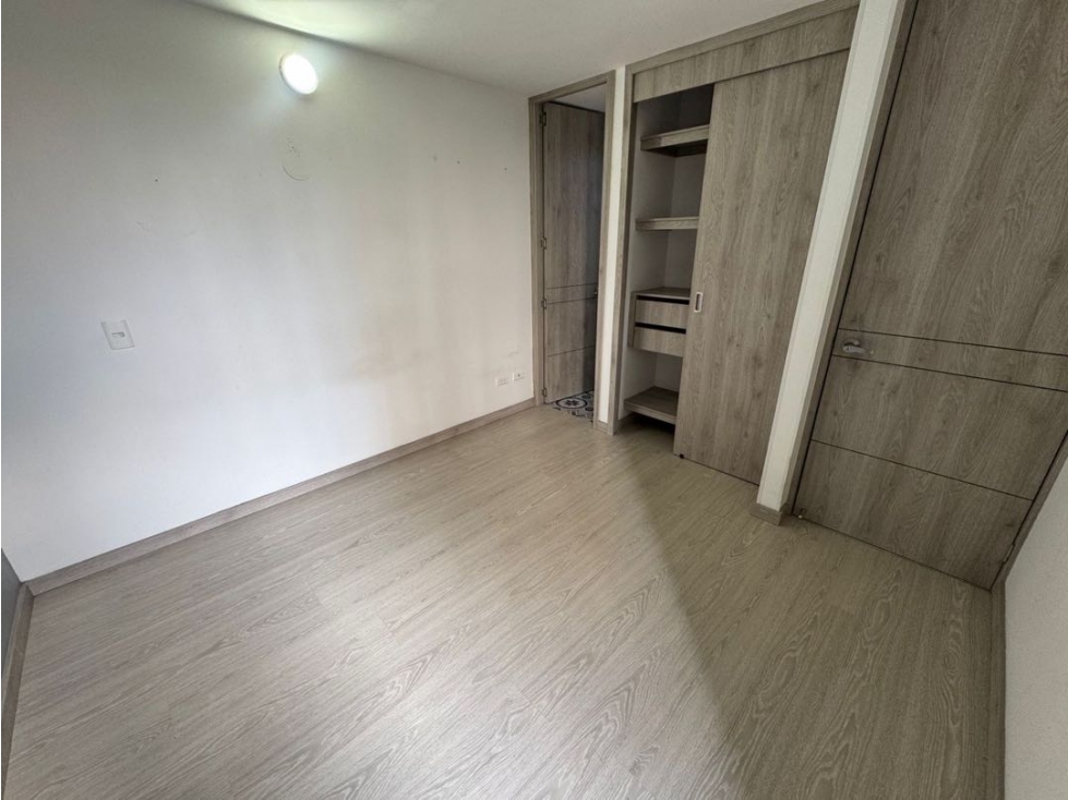 Apartamento en venta en Loma De Los Bernal, Medellín · foto 13 de 14