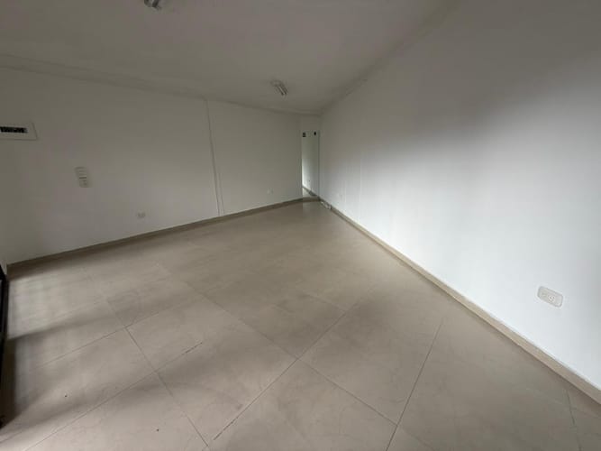 Local en arriendo en Tequendama, Cali, 22 m² · foto 3 de 6