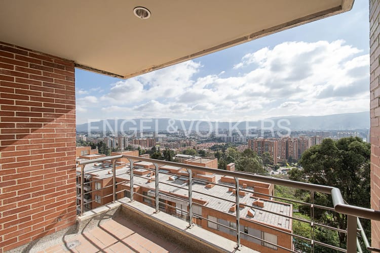 Apartamento de 3 alcobas en venta en Cerros De Suba, Bogotá, 222 m² · foto 3 de 20