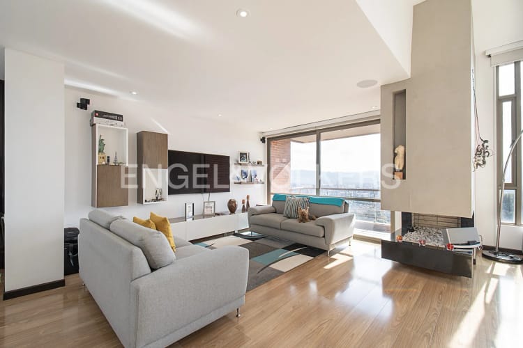 Apartamento de 3 alcobas en venta en Cerros De Suba, Bogotá, 222 m² · foto 2 de 20