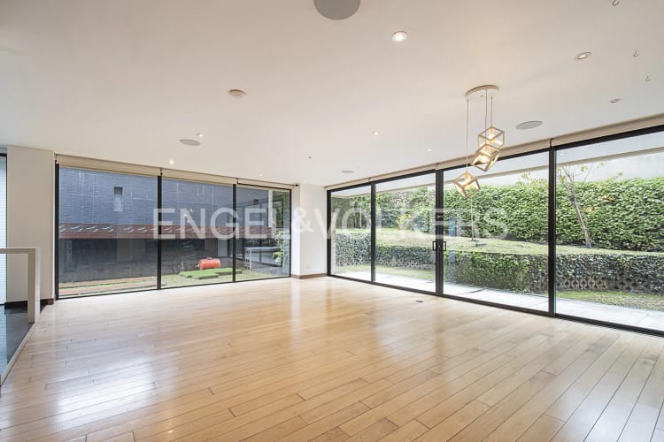Casa de 4 alcobas en venta en Cerros De Suba, Bogotá, 290 m² · foto 2 de 24