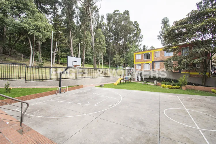 Apartamento de 4 alcobas en venta en Cerros De Suba, Bogotá, 222 m² · foto 23 de 24