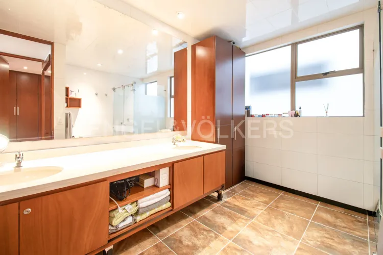 Apartamento de 4 alcobas en venta en Cerros De Suba, Bogotá, 222 m² · foto 13 de 24