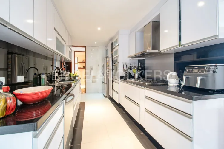 Apartamento de 4 alcobas en venta en Cerros De Suba, Bogotá, 222 m² · foto 10 de 24