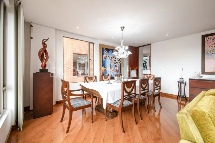 Apartamento de 4 alcobas en venta en Cerros De Suba, Bogotá, 222 m² · foto 7 de 24