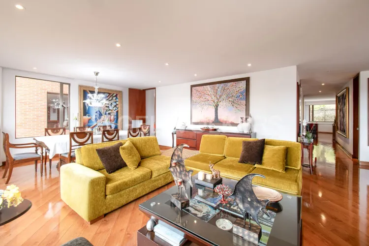 Apartamento de 4 alcobas en venta en Cerros De Suba, Bogotá, 222 m² · foto 3 de 24