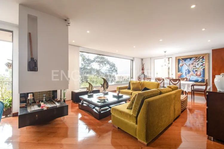 Apartamento de 4 alcobas en venta en Cerros De Suba, Bogotá, 222 m² · foto 2 de 24