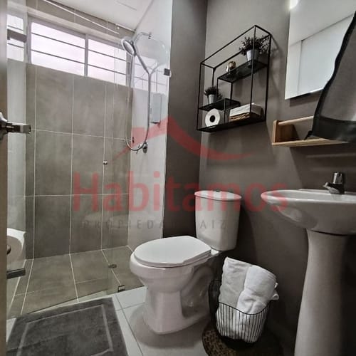 Apartaestudio en venta en Bombona No.1, Medellín, 62 m² · foto 3 de 11
