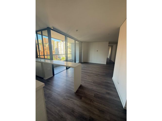 Apartamento de 2 alcobas en venta en Castropol, Medellín, 86 m² · foto 3 de 20