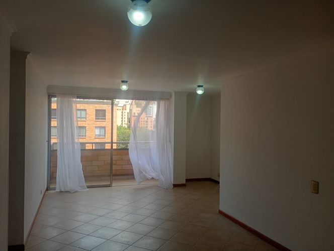 Apartamento de 3 alcobas en arriendo en Patio Bonito, Medellín, 78 m² · foto 2 de 15