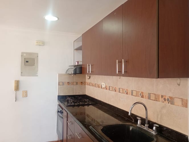 Apartamento de 3 alcobas en arriendo en Patio Bonito, Medellín, 78 m² · foto 3 de 15