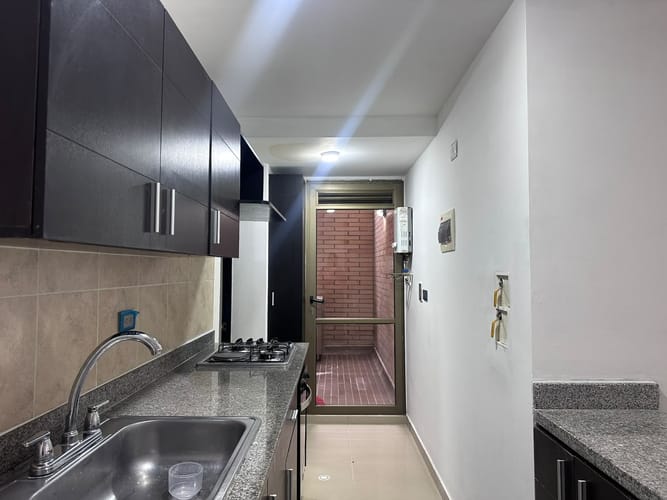 Apartamento de 2 alcobas en arriendo en El Poblado, Medellín, 100 m² · foto 11 de 19