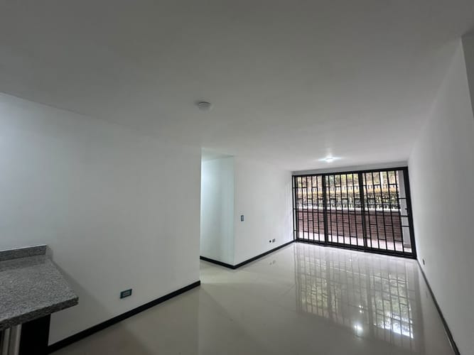 Apartamento de 2 alcobas en arriendo en El Poblado, Medellín, 100 m² · foto 3 de 19