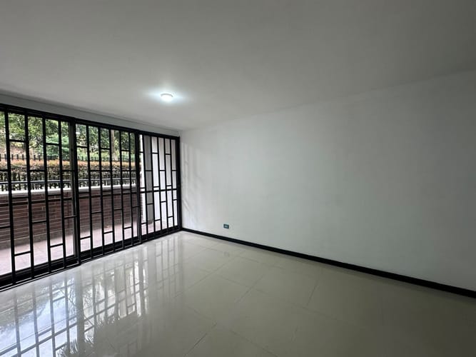 Apartamento de 2 alcobas en arriendo en El Poblado, Medellín, 100 m² · foto 2 de 19