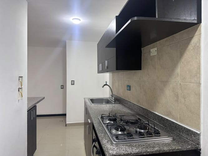 Apartamento de 2 alcobas en arriendo en El Poblado, Medellín, 100 m² · foto 10 de 19