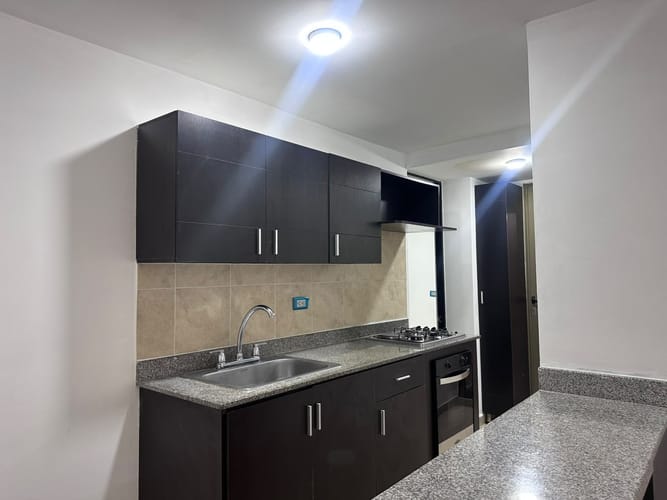 Apartamento de 2 alcobas en arriendo en El Poblado, Medellín, 100 m² · foto 15 de 19