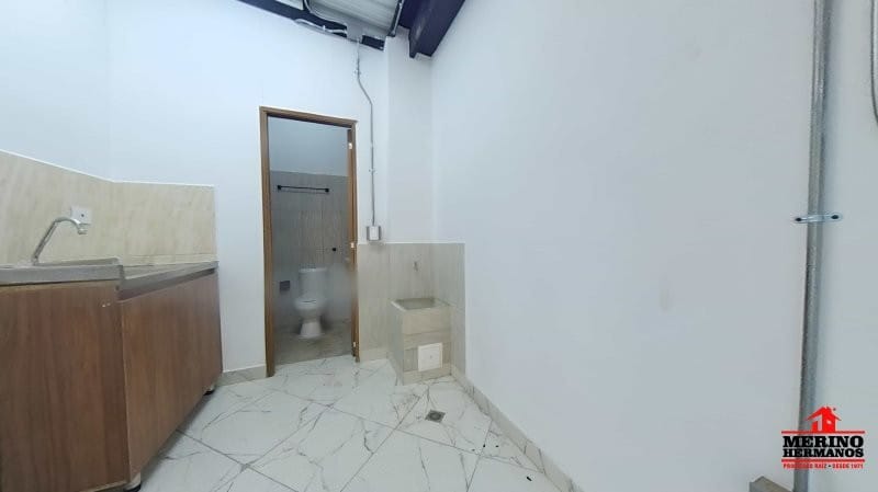 Bodega en arriendo en El Chagualo, Medellín, 110 m² · foto 9 de 13