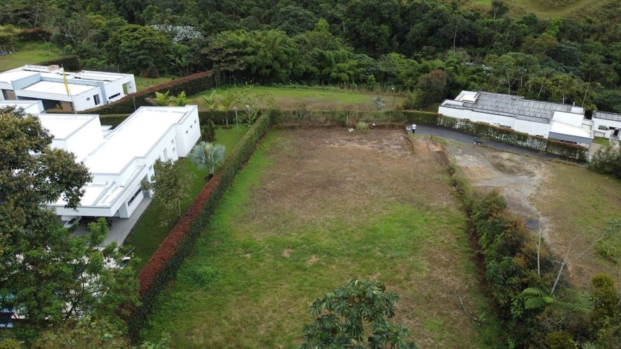 Lote en venta en Tribunas Corcega, Pereira, 2113 m² · foto 5 de 9