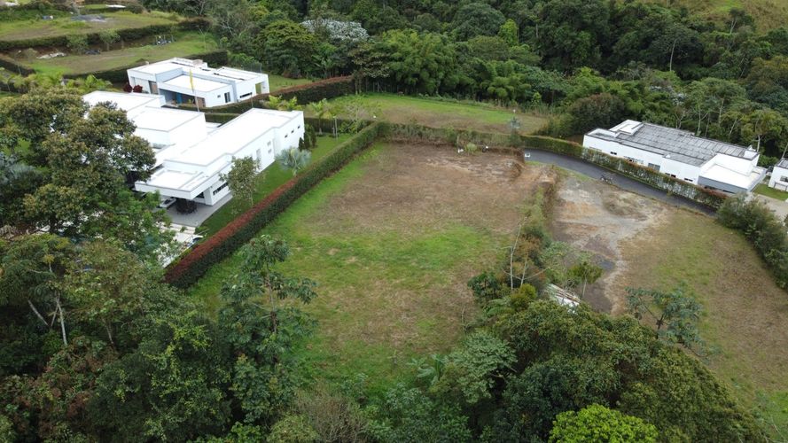 Lote en venta en Tribunas Corcega, Pereira, 2113 m² · foto 4 de 9