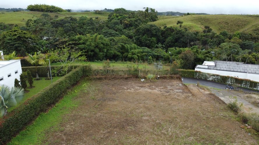 Lote en venta en Tribunas Corcega, Pereira, 2113 m² · foto 6 de 9