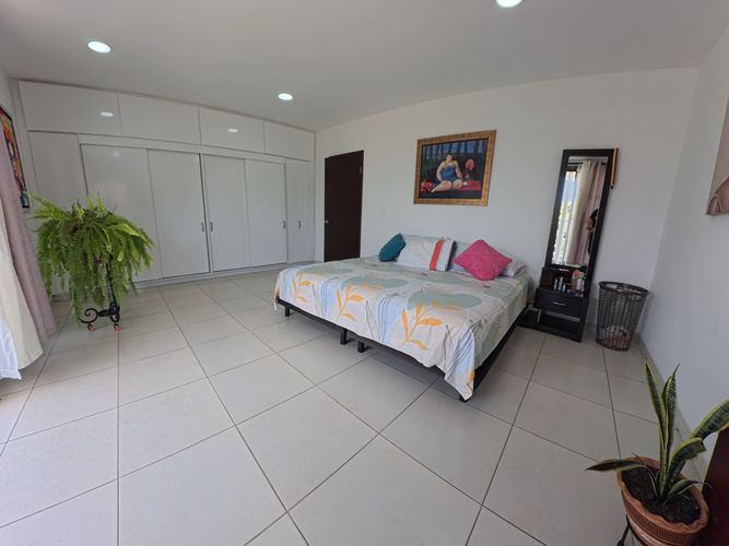 Casa de 5 alcobas en venta en Potrerito, Jamundí, 1570 m² · foto 12 de 24