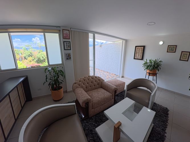 Casa de 5 alcobas en venta en Potrerito, Jamundí, 1570 m² · foto 19 de 24