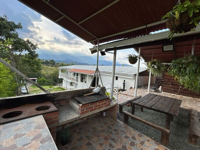 Casa de 5 alcobas en venta en Potrerito, Jamundí, 1570 m² · foto 4 de 24